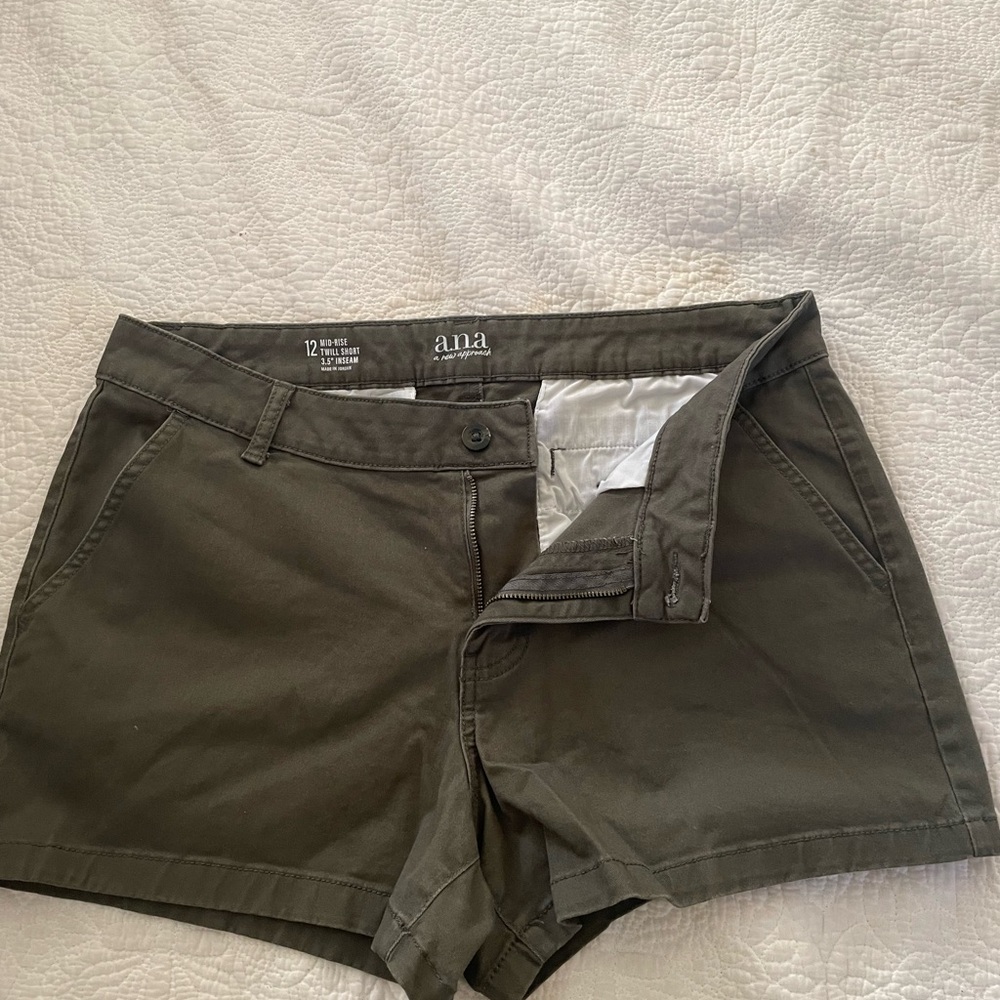 a.n.a Women's Dark Green Cargo Shorts